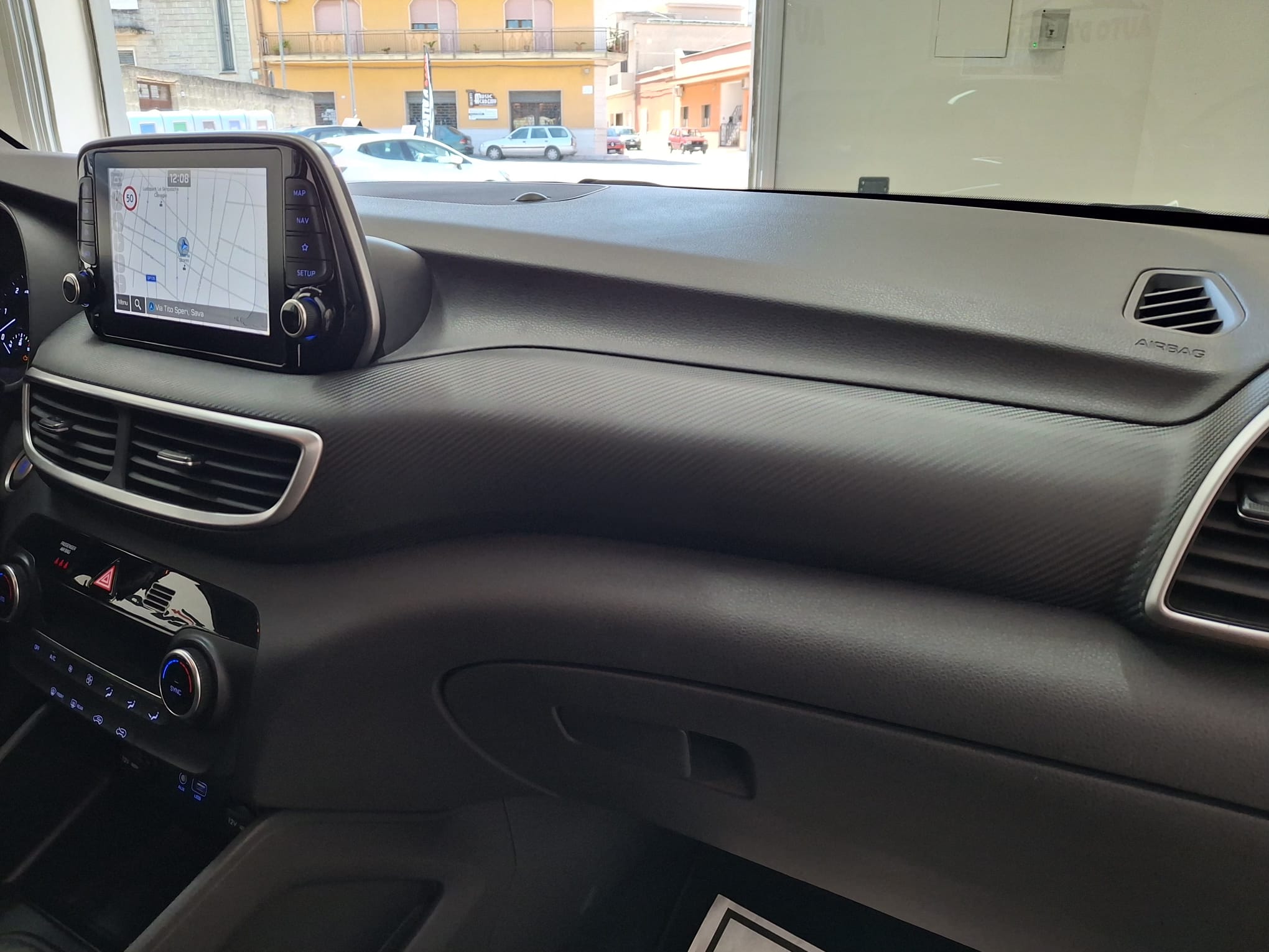 
								Hyundai Tucson full									